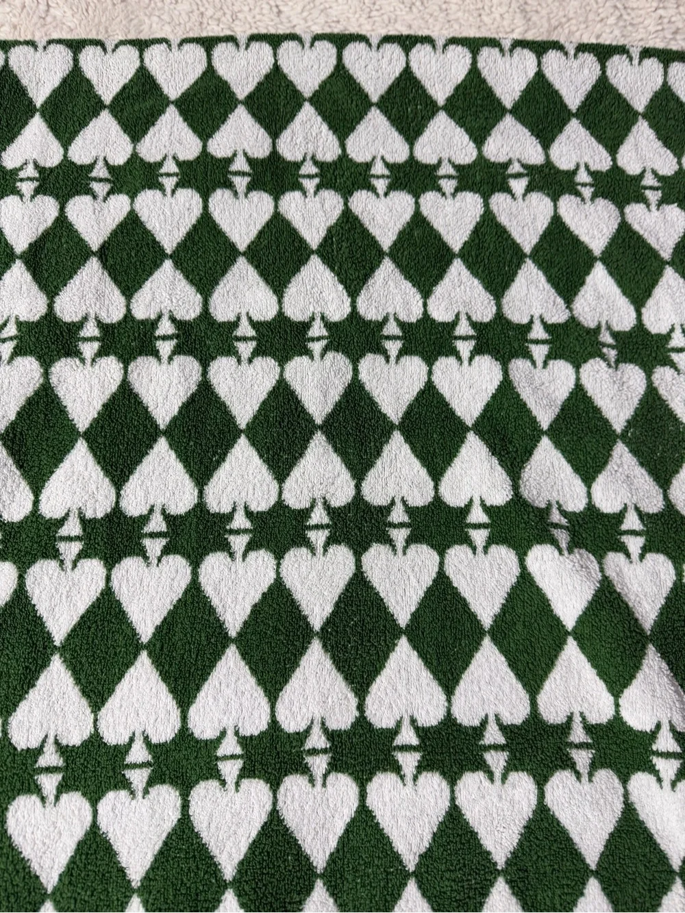 Anthropologie Green and White Heart Pattern Towel with Pink Trim bath towel set